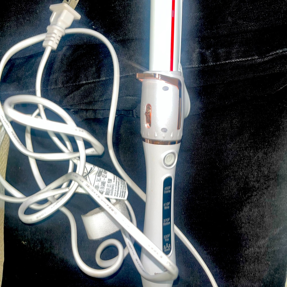 Croc Crystalline Infrared pink Hybrid Curling Iron